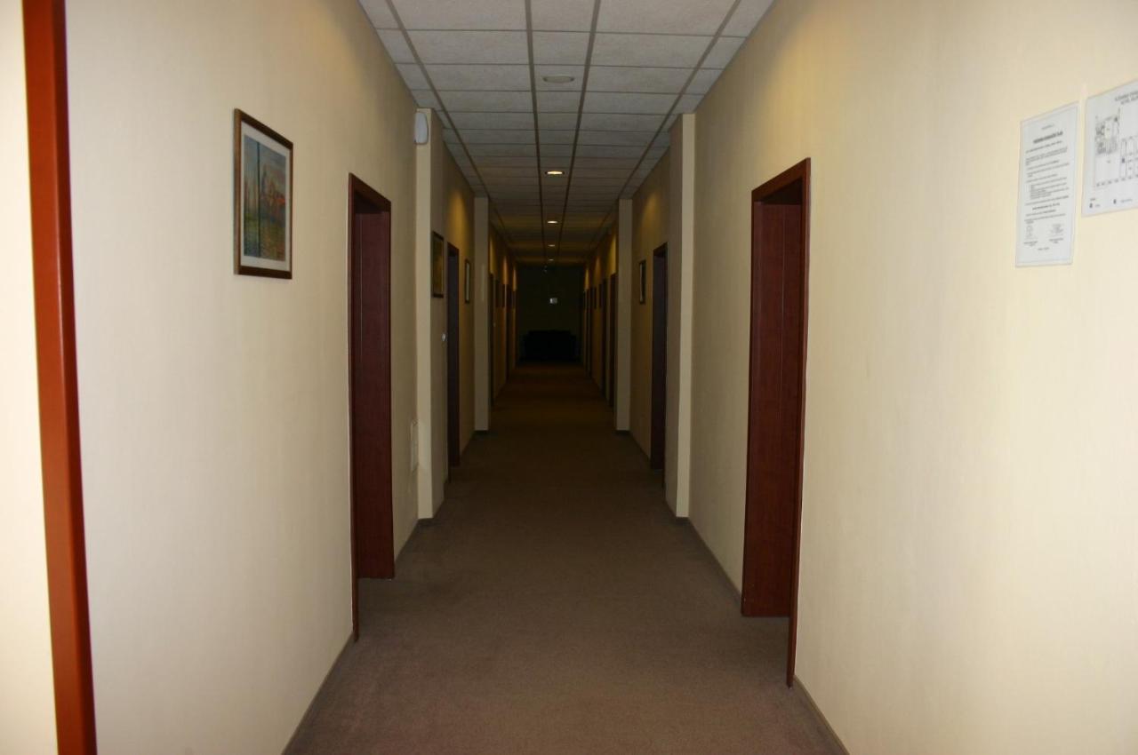 Hotel Jelen Hlohovec Exterior photo