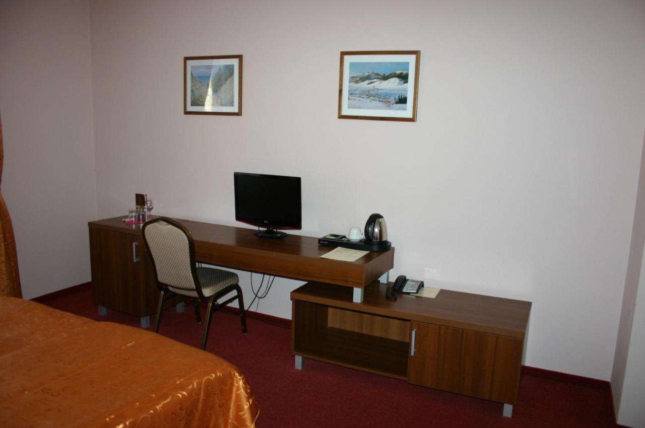 Hotel Jelen Hlohovec Room photo
